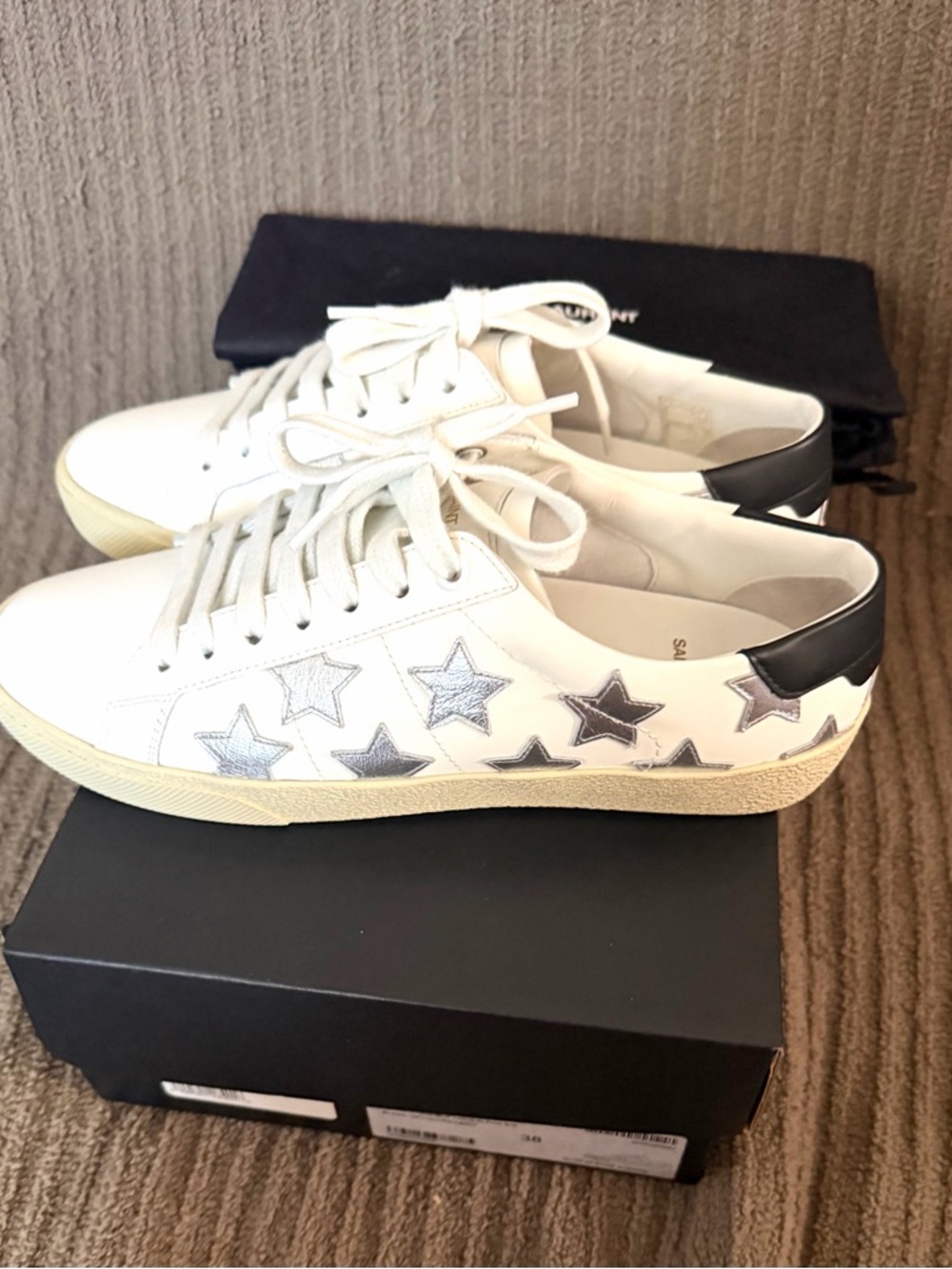 Saint Laurent White Leather Low-Top Sneakers with Black Heel Tab - Picture 2 of 8